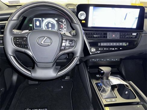 New 2025 Lexus ES 300h w/ Luxury Package image 3