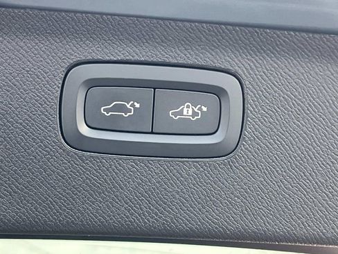 Used 2023 Volvo XC90 B6 Ultimate w/ Lounge Package image 13