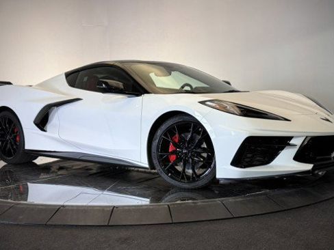 Used 2024 Chevrolet Corvette Stingray Preferred Cpe w/ Stealth Interior Trim Package image 18