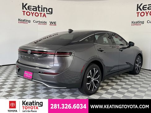 Used 2023 Toyota Crown Platinum AWD/4WD image 5