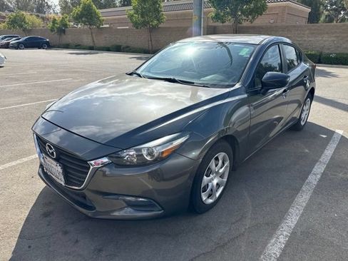 Used 2017 MAZDA MAZDA3 Sport FWD image 2