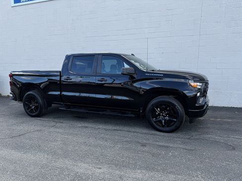 Used 2023 Chevrolet Silverado 1500 Custom image 4