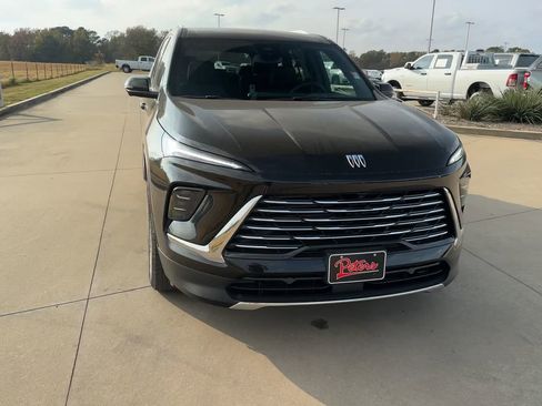 New 2026 Buick Enclave Preferred image 2