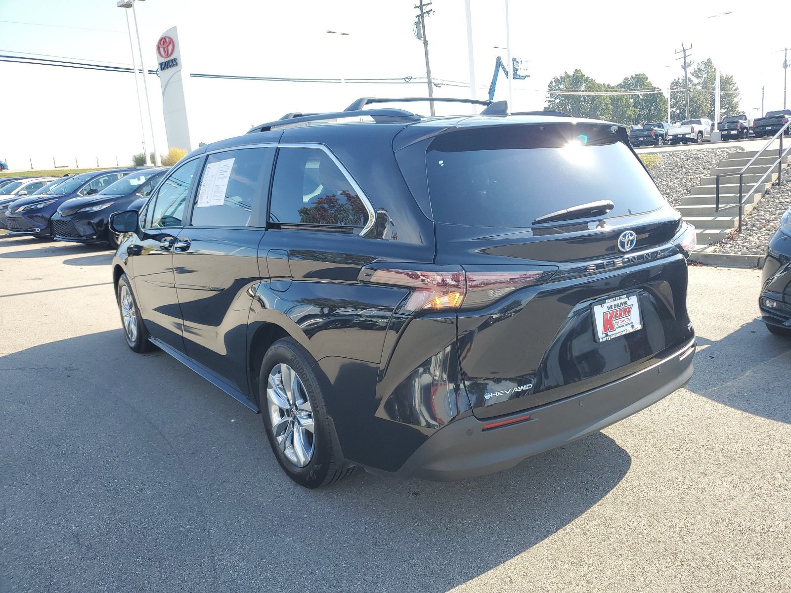 Certified 2025 Toyota Sienna XLE w/ XLE Plus Package AWD/4WD image 3