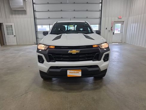 Used 2024 Chevrolet Colorado LT w/ LT Convenience Package II AWD/4WD image 3