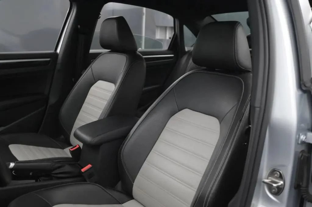 Used 2018 Volkswagen Passat GT FWD image 34