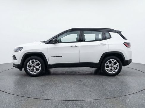 Used 2025 Jeep Compass Latitude AWD/4WD image 5