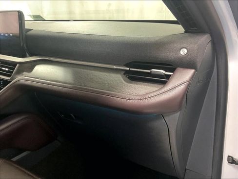 Used 2025 Ford Explorer Platinum w/ LUX Leather Package image 13