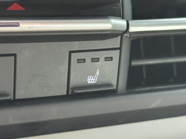 Certified 2024 Toyota Sienna XLE FWD image 29