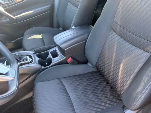 Used 2018 Nissan Rogue S FWD image 18
