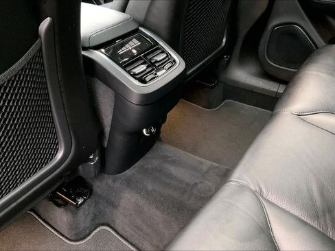 Used 2018 Volvo XC60 T6 Inscription w/ Convenience Package image 38