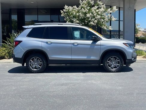 Used 2024 Honda Passport TrailSport image 3
