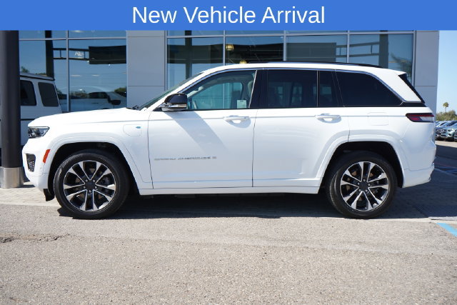 Used 2022 Jeep Grand Cherokee Overland w/ Luxury Tech Group IV AWD/4WD image 5