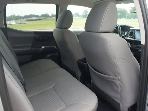 Used 2020 Toyota Tacoma SR5 RWD image 21