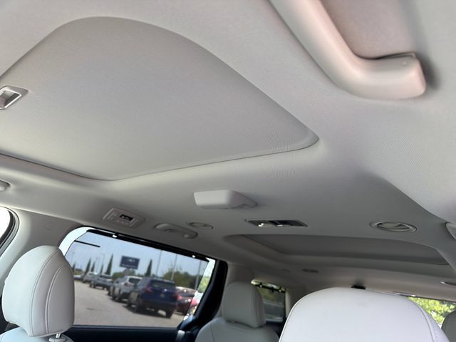 New 2027 Kia Carnival SX w/ Dark Edition Package FWD image 16