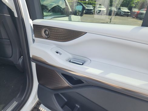 New 2026 Lincoln Navigator L Black Label AWD/4WD image 21