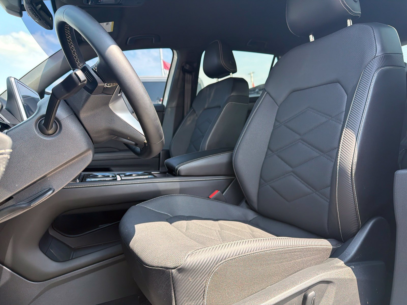 Used 2024 Volkswagen Atlas Cross Sport SE FWD image 8