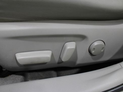 Used 2016 Toyota Camry XLE w/ Convenience Package image 4