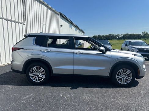 Used 2022 Mitsubishi Outlander ES AWD/4WD image 3