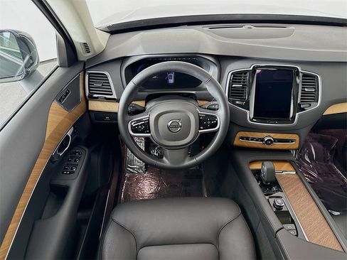 Certified 2025 Volvo XC90 B6 Plus w/ Protection Package Premier image 23