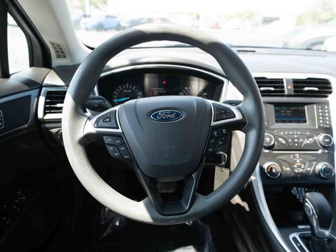 Used 2014 Ford Fusion SE FWD image 21