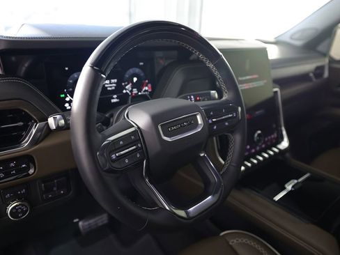 Used 2025 GMC Yukon Denali Ultimate AWD/4WD image 25