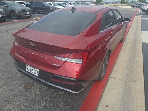 Used 2025 Hyundai Elantra Limited FWD image 7