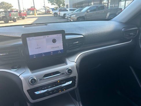 Used 2022 Ford Explorer XLT image 22