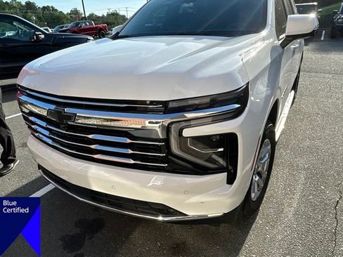 Used 2025 Chevrolet Suburban LT w/ Comfort Package RWD image 2