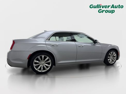Used 2018 Chrysler 300 Limited w/ Safetytec Plus Group RWD image 9