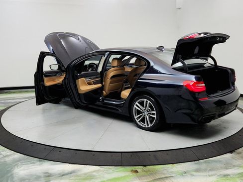 Used 2016 BMW 750i image 12