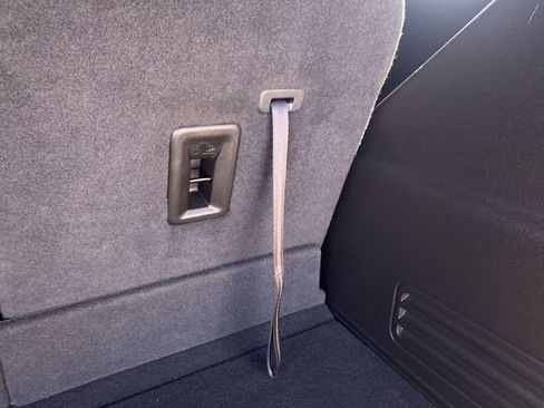 Used 2023 Chevrolet Traverse LT image 37