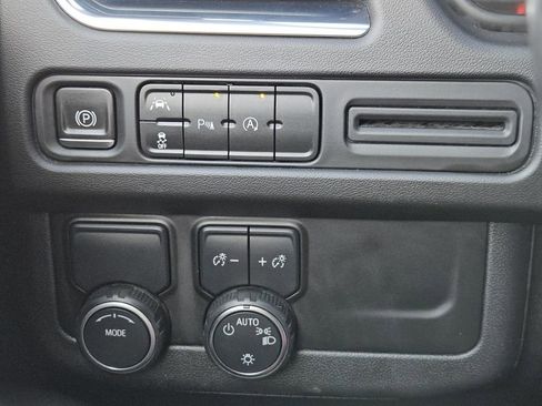 Used 2023 Chevrolet Suburban Premier image 19