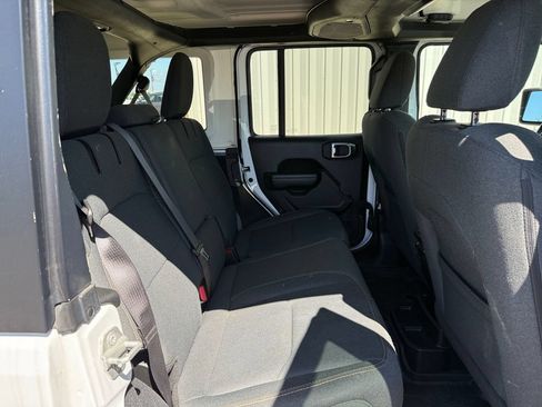 Used 2024 Jeep Wrangler Unlimited AWD/4WD image 39