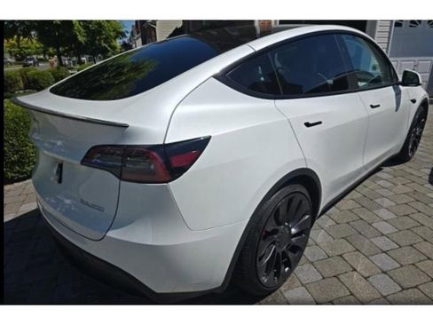 Used 2023 Tesla Model Y Performance AWD/4WD image 4