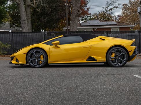 Used 2024 Lamborghini Huracan EVO image 21