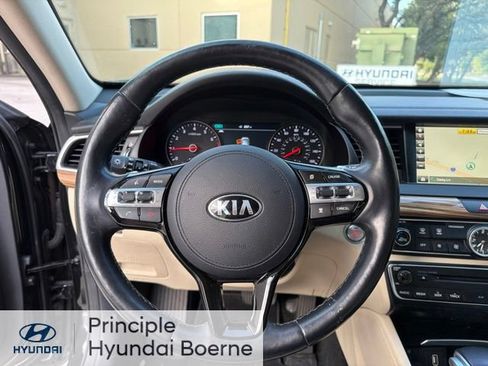 Used 2017 Kia Cadenza Technology FWD image 8
