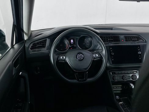 Used 2020 Volkswagen Tiguan SE image 17
