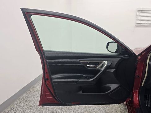 Used 2013 Nissan Altima 3.5 SL w/ Technology Pkg FWD image 29