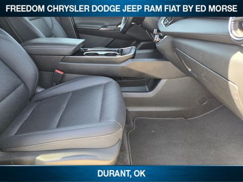 Used 2025 Chevrolet Equinox LT w/ Convenience Package II image 9
