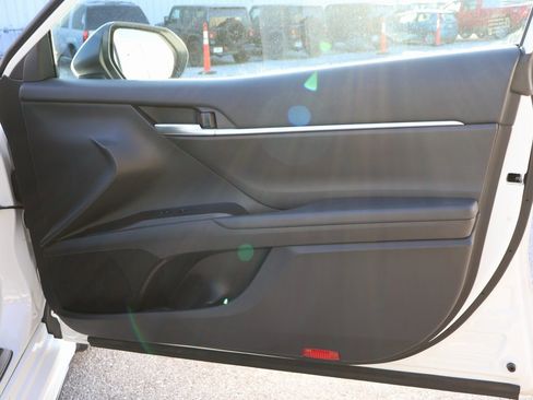 Used 2024 Toyota Camry SE image 8