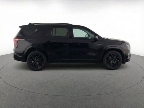 Used 2025 Chevrolet Traverse RS image 8