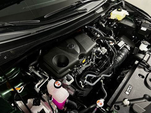 Used 2025 Toyota Sienna Platinum image 10