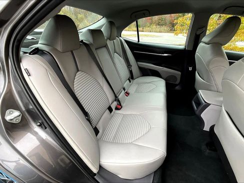 Used 2023 Toyota Camry SE image 19