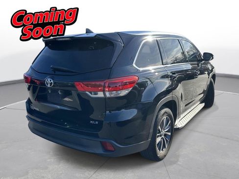 Used 2018 Toyota Highlander XLE image 6