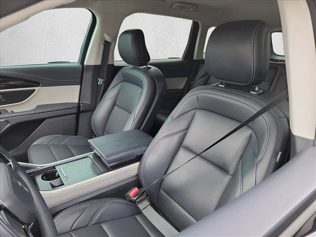Used 2025 Lincoln Nautilus Premier AWD/4WD image 13