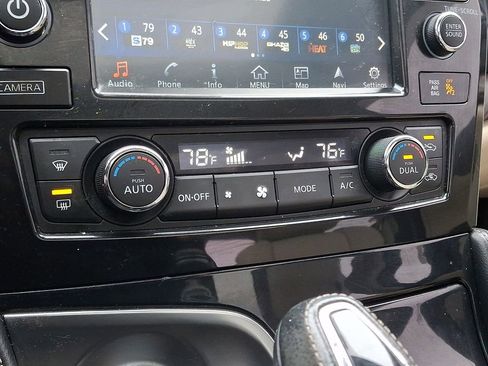 Used 2017 Nissan Maxima Platinum w/ Interior Lighting Package image 17