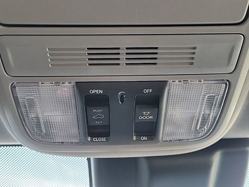 Used 2019 Honda Odyssey EX-L image 32