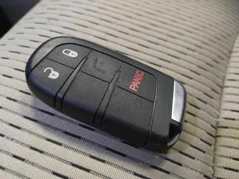 Used 2019 Dodge Journey SE FWD image 32