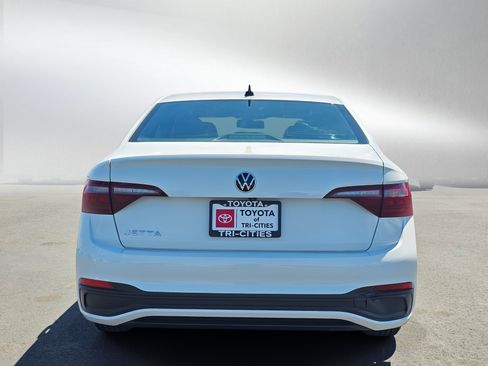 Used 2022 Volkswagen Jetta Sport FWD image 4
